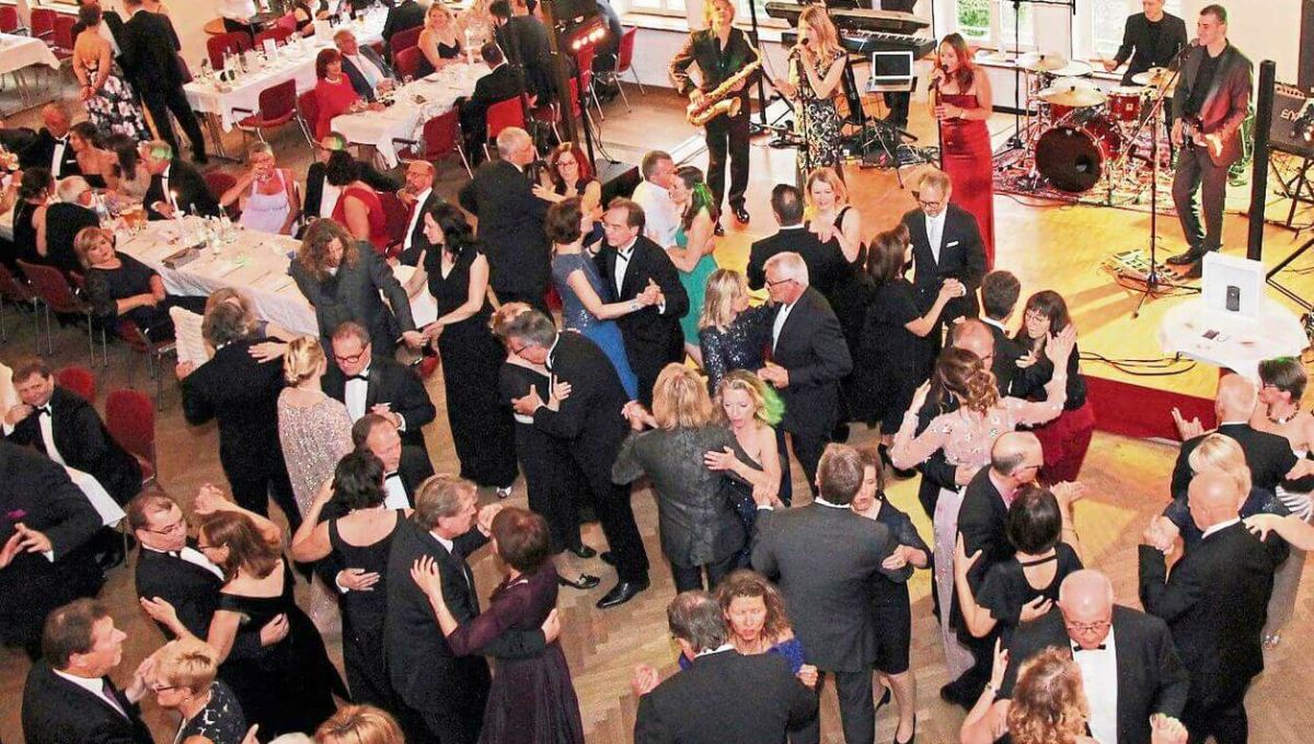 Benefizball „la Notte“ Tanzen Für Den Guten Zweck Lions Club Landshut Wittelsbach 